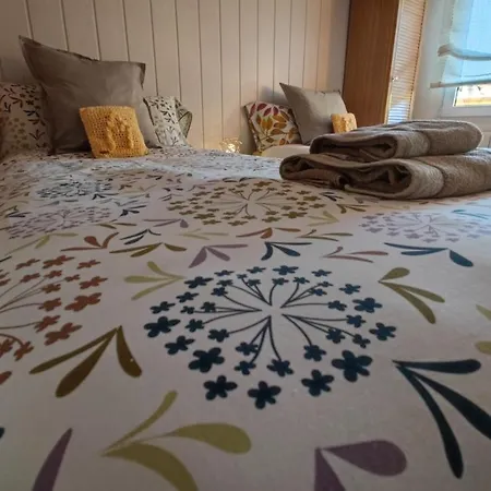 Mirabuenos Apartment *