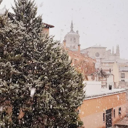 Апартаменты Mirabuenos *